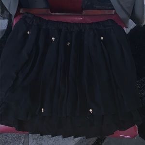 Cute black skirt with gold skulls